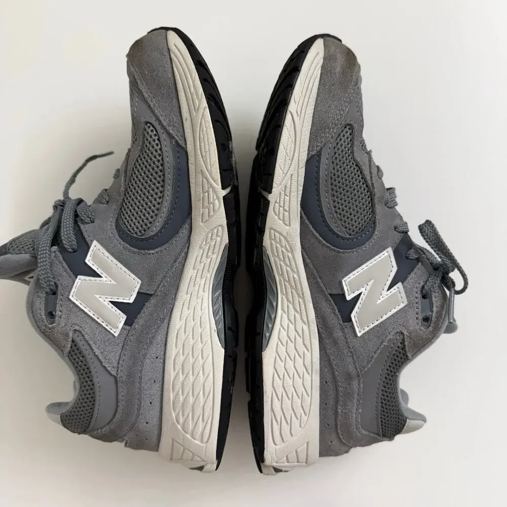New Balance 2002R Sneakers Gray Boy's Sz 7 Casual Everyday Athleisure